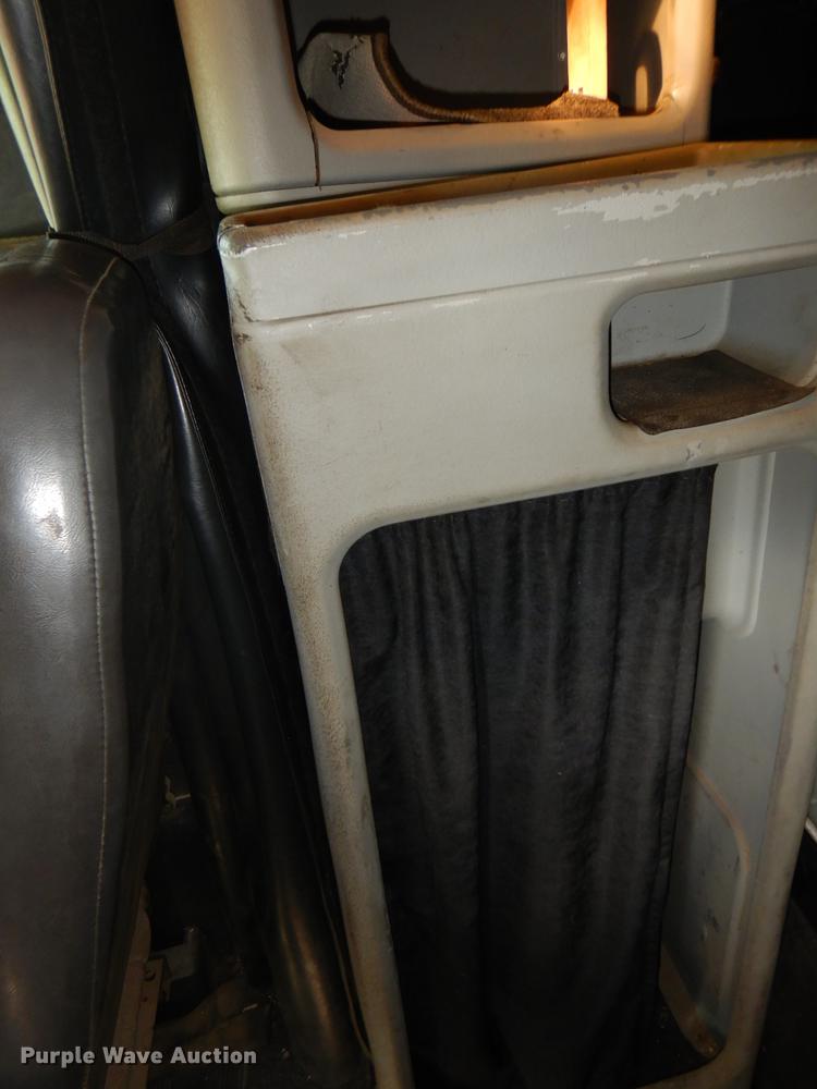 image for item DG1048 1999 Freightliner FLD semi truck