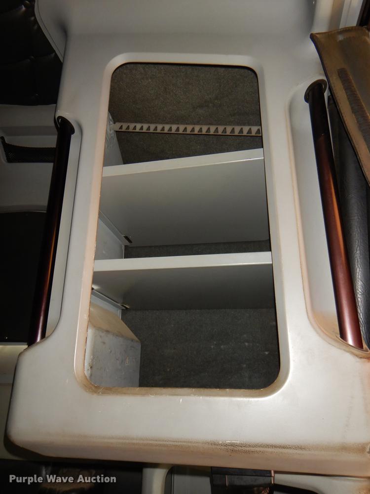 image for item DG1048 1999 Freightliner FLD semi truck