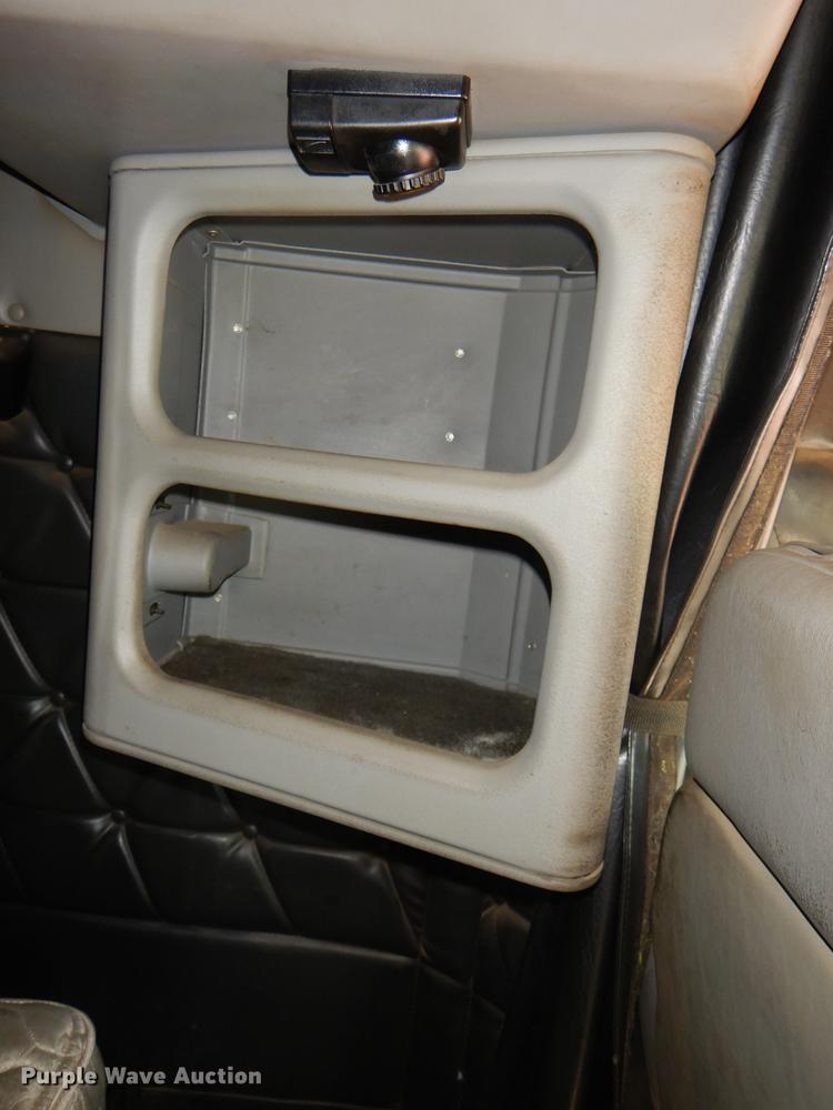 image for item DG1048 1999 Freightliner FLD semi truck