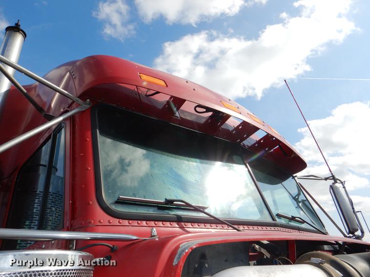 image for item DG1048 1999 Freightliner FLD semi truck