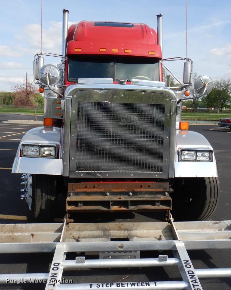 image for item DG1048 1999 Freightliner FLD semi truck