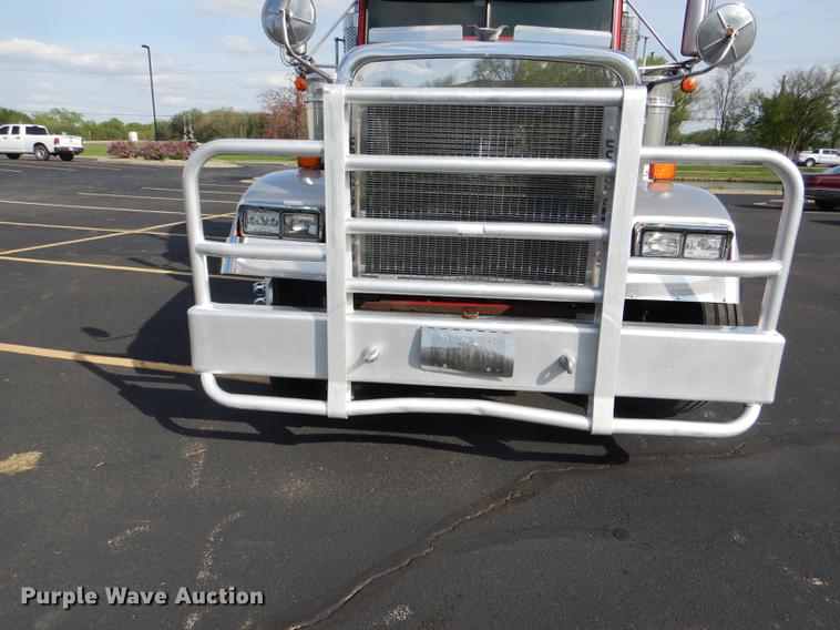 image for item DG1048 1999 Freightliner FLD semi truck