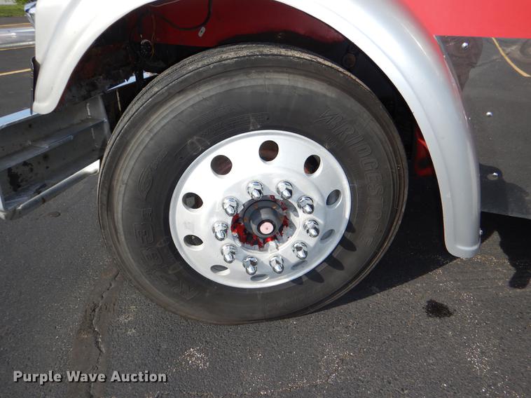 image for item DG1048 1999 Freightliner FLD semi truck