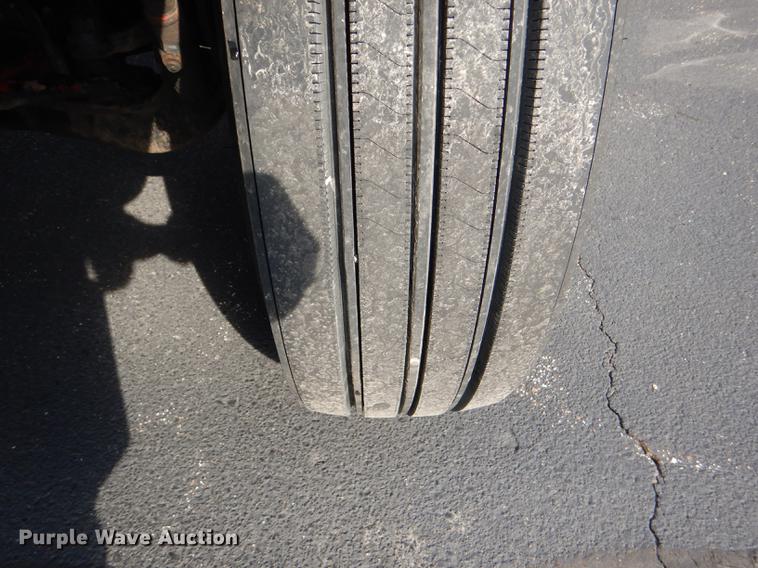 image for item DG1048 1999 Freightliner FLD semi truck