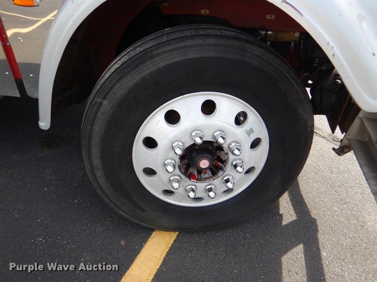 image for item DG1048 1999 Freightliner FLD semi truck