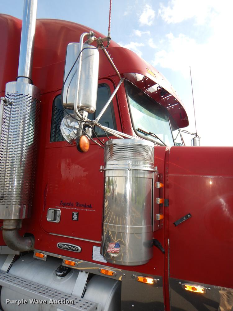 image for item DG1048 1999 Freightliner FLD semi truck