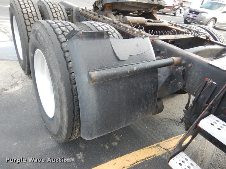 image for item DG1048 1999 Freightliner FLD semi truck