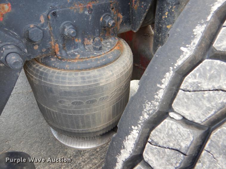 image for item DG1048 1999 Freightliner FLD semi truck