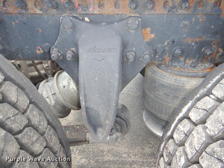 image for item DG1048 1999 Freightliner FLD semi truck