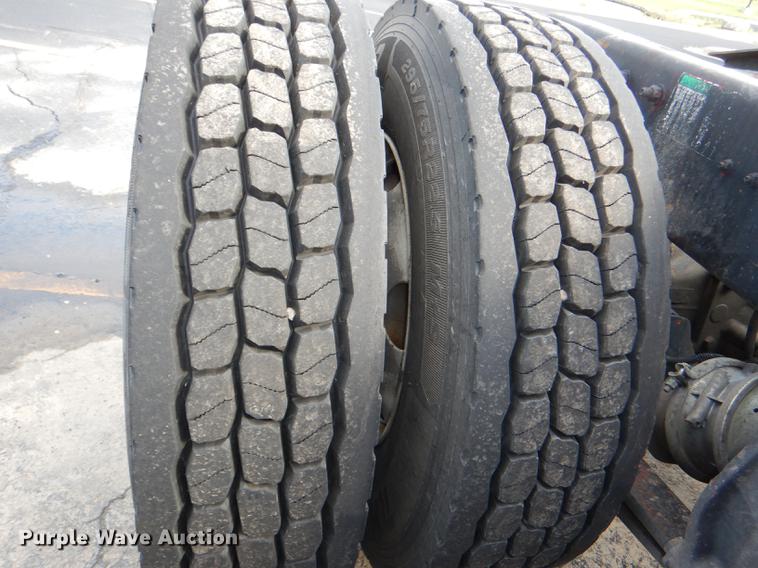 image for item DG1048 1999 Freightliner FLD semi truck