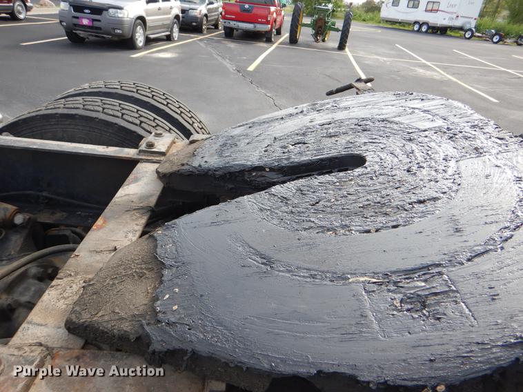 image for item DG1048 1999 Freightliner FLD semi truck