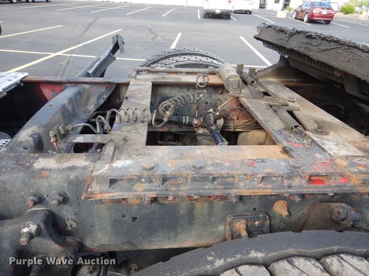 image for item DG1048 1999 Freightliner FLD semi truck