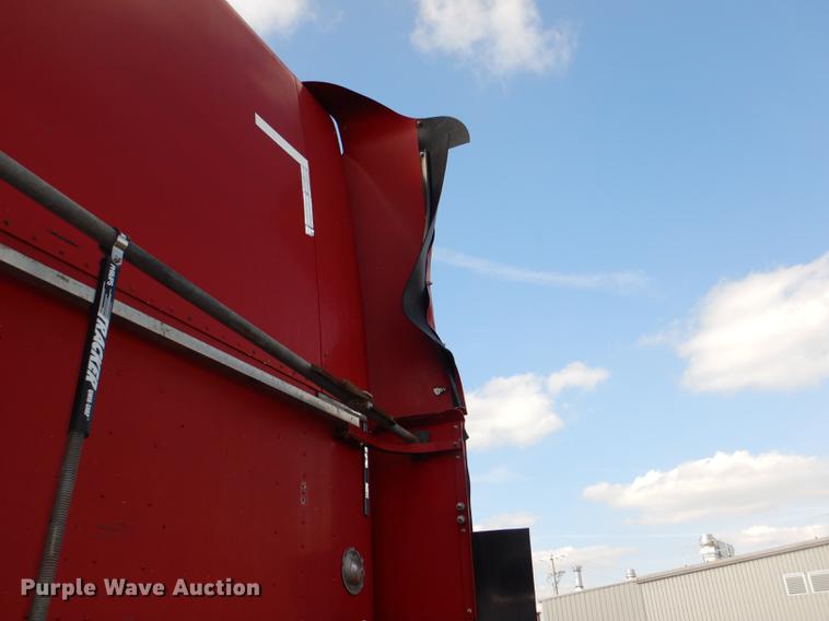 image for item DG1048 1999 Freightliner FLD semi truck