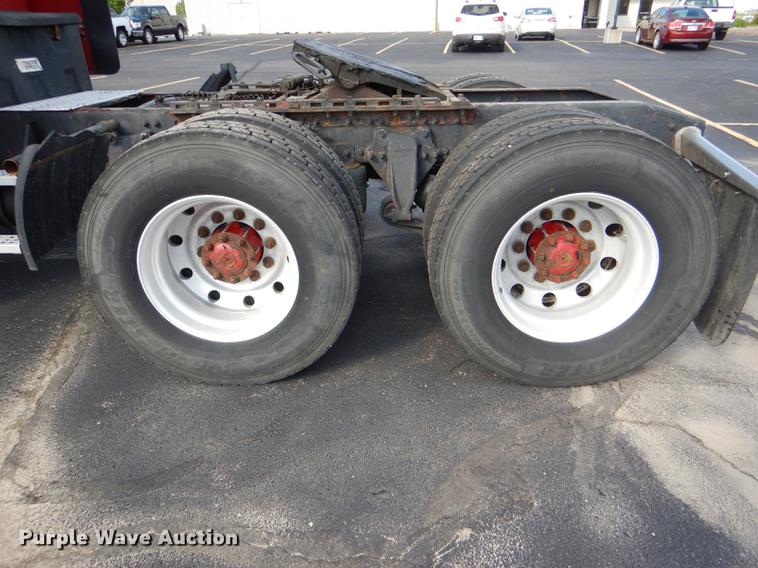 image for item DG1048 1999 Freightliner FLD semi truck