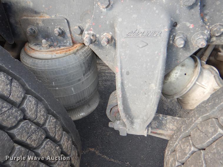 image for item DG1048 1999 Freightliner FLD semi truck