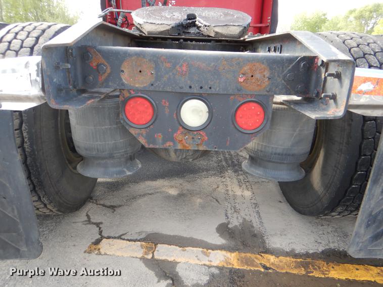 image for item DG1048 1999 Freightliner FLD semi truck