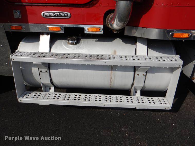 image for item DG1048 1999 Freightliner FLD semi truck