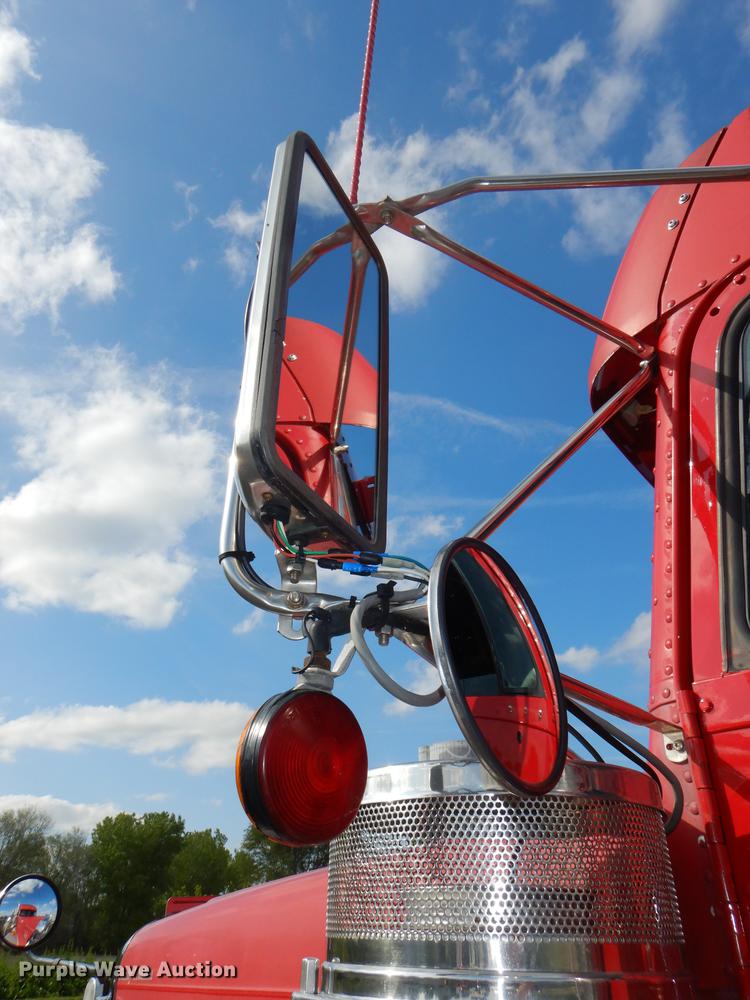 image for item DG1048 1999 Freightliner FLD semi truck