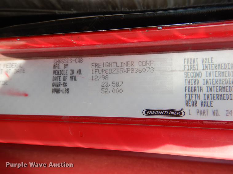 image for item DG1048 1999 Freightliner FLD semi truck