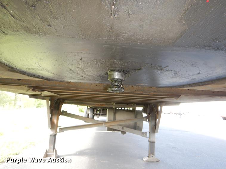 image for item DG1049 2006 Utility 3000R refrigerated van trailer