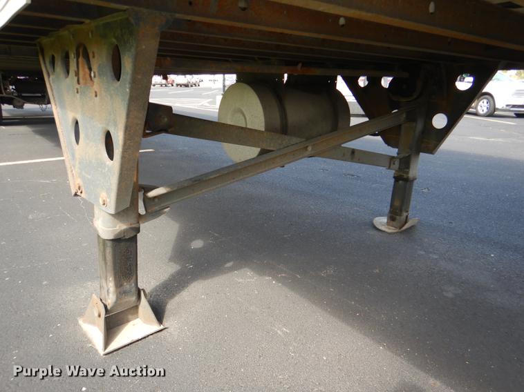 image for item DG1049 2006 Utility 3000R refrigerated van trailer