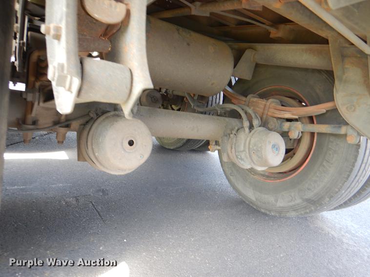 image for item DG1049 2006 Utility 3000R refrigerated van trailer