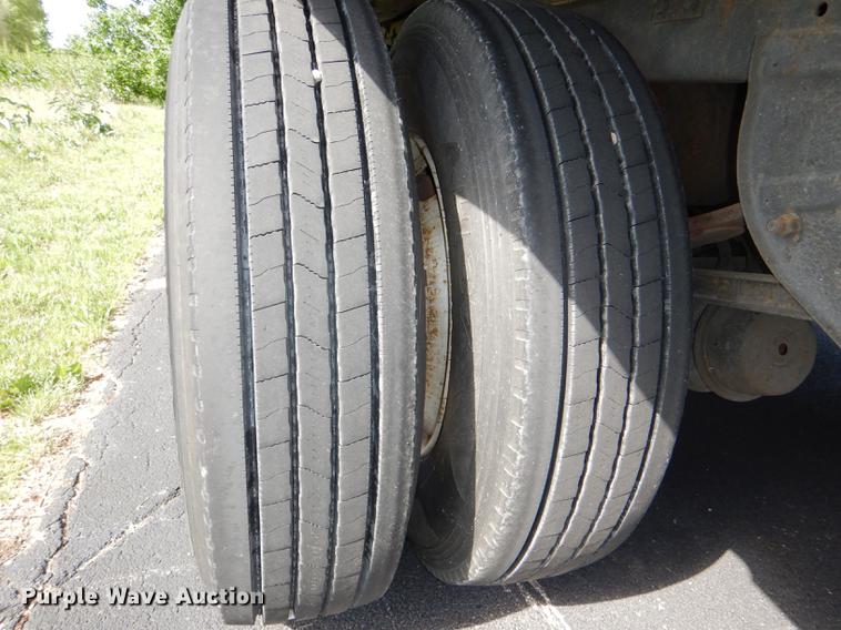 image for item DG1049 2006 Utility 3000R refrigerated van trailer