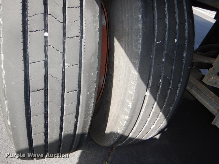 image for item DG1049 2006 Utility 3000R refrigerated van trailer