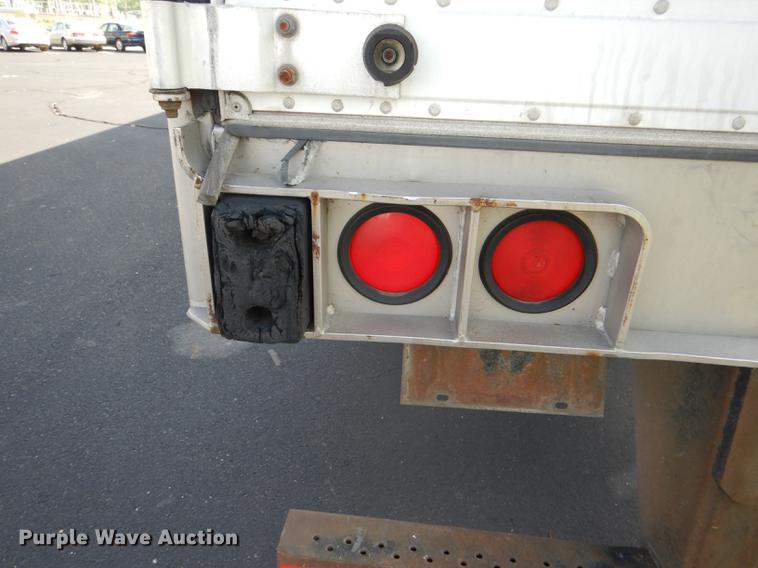 image for item DG1049 2006 Utility 3000R refrigerated van trailer