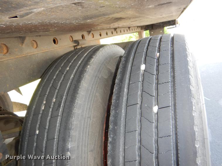 image for item DG1049 2006 Utility 3000R refrigerated van trailer