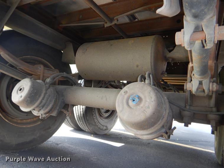 image for item DG1049 2006 Utility 3000R refrigerated van trailer