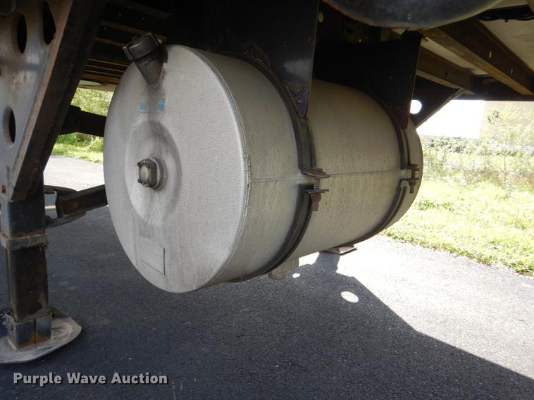 image for item DG1049 2006 Utility 3000R refrigerated van trailer