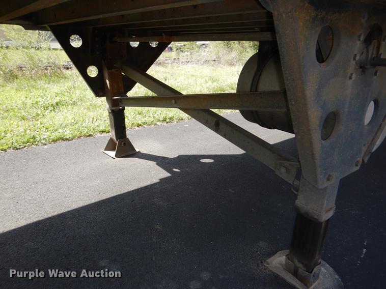 image for item DG1049 2006 Utility 3000R refrigerated van trailer