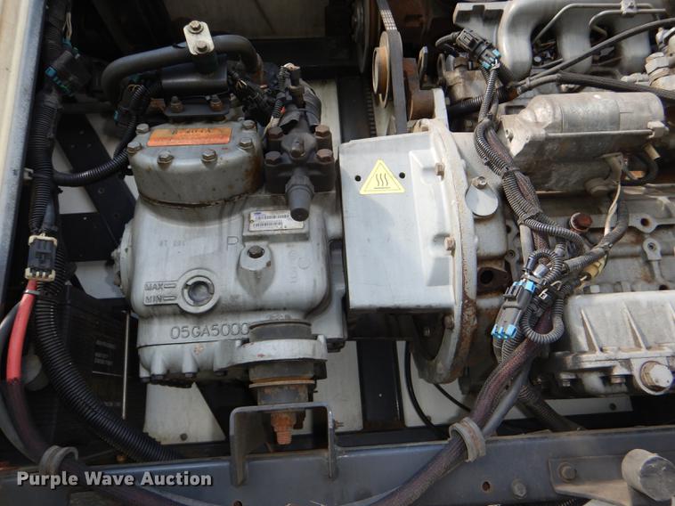 image for item DG1049 2006 Utility 3000R refrigerated van trailer