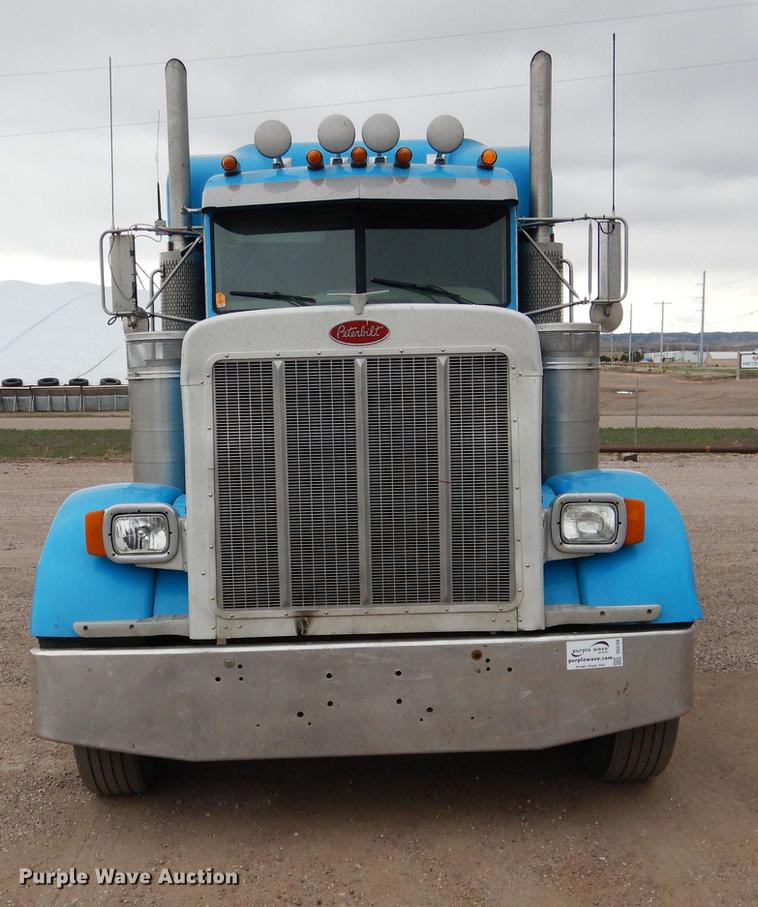 image for item DG5768 2004 Peterbilt 379 semi truck