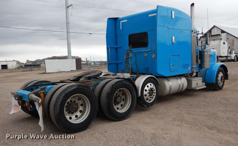 image for item DG5768 2004 Peterbilt 379 semi truck