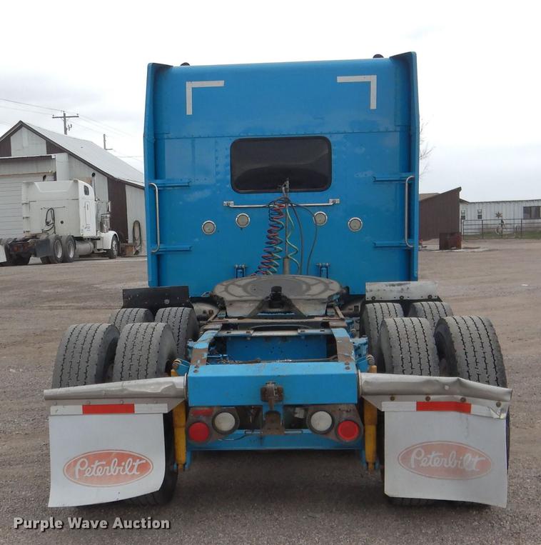 image for item DG5768 2004 Peterbilt 379 semi truck