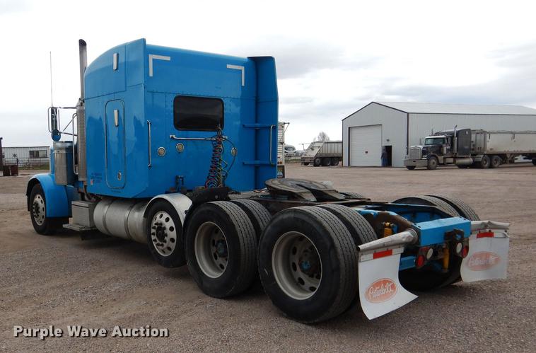 image for item DG5768 2004 Peterbilt 379 semi truck
