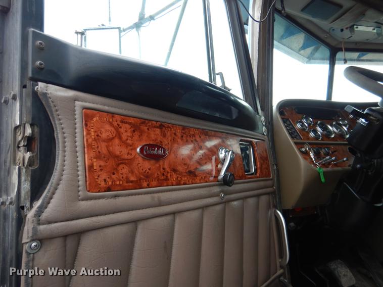 image for item DG5768 2004 Peterbilt 379 semi truck