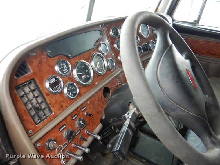 image for item DG5768 2004 Peterbilt 379 semi truck