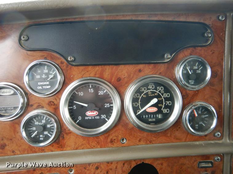image for item DG5768 2004 Peterbilt 379 semi truck