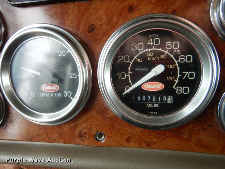 image for item DG5768 2004 Peterbilt 379 semi truck