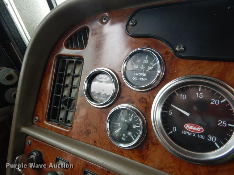 image for item DG5768 2004 Peterbilt 379 semi truck