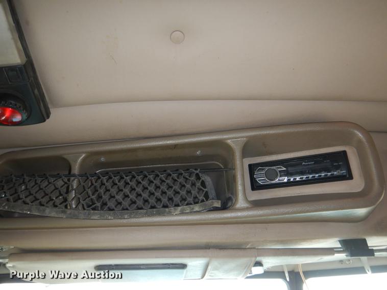 image for item DG5768 2004 Peterbilt 379 semi truck