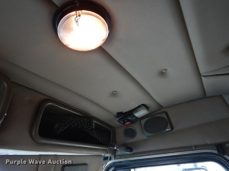 image for item DG5768 2004 Peterbilt 379 semi truck