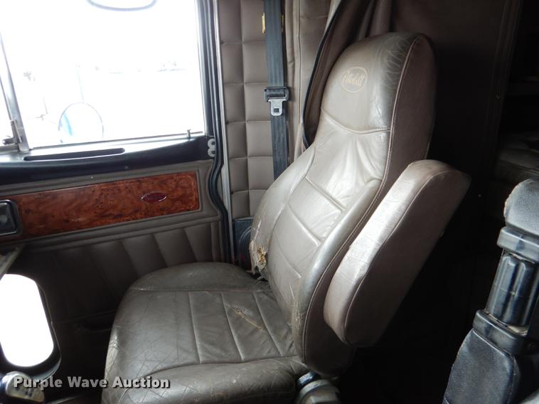 image for item DG5768 2004 Peterbilt 379 semi truck