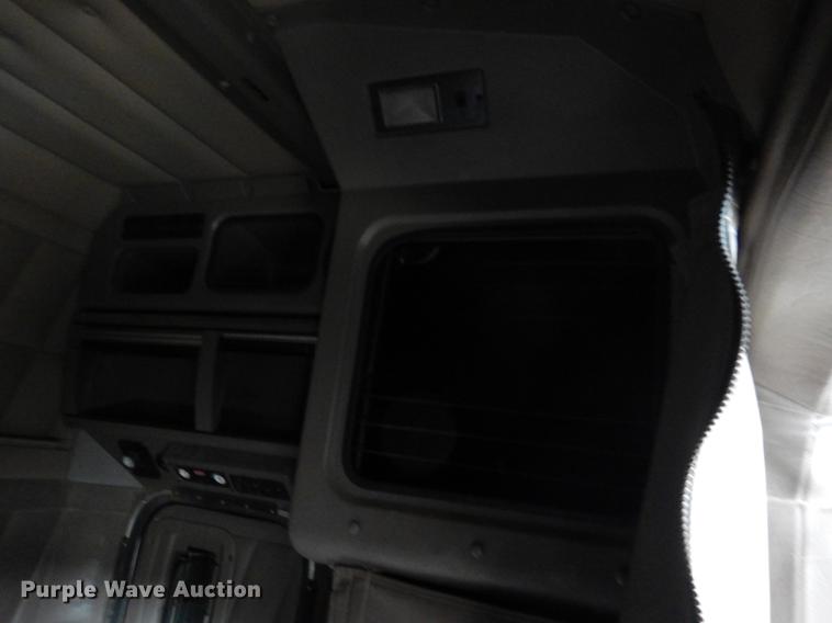 image for item DG5768 2004 Peterbilt 379 semi truck