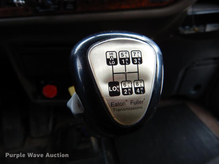 image for item DG5768 2004 Peterbilt 379 semi truck