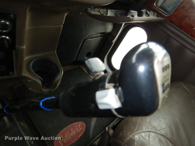 image for item DG5768 2004 Peterbilt 379 semi truck