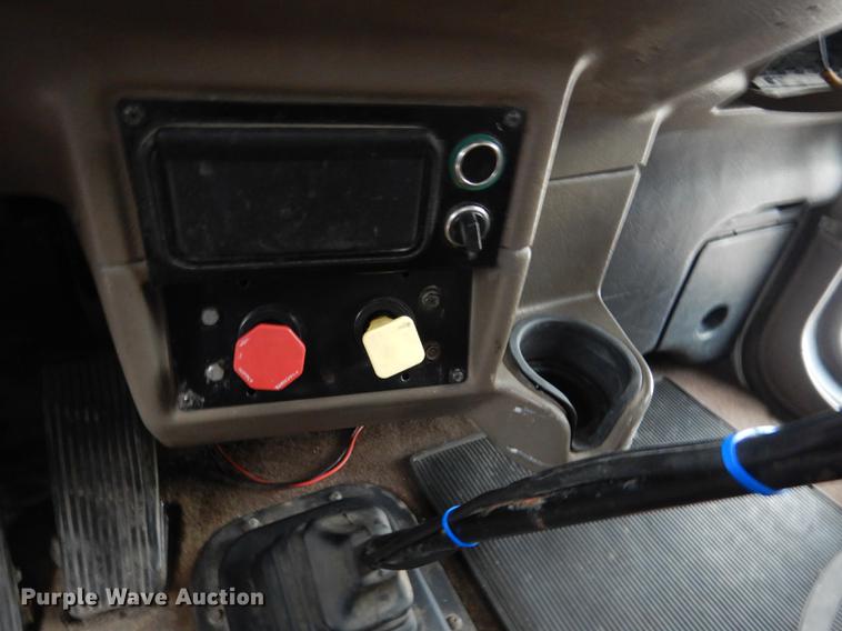 image for item DG5768 2004 Peterbilt 379 semi truck